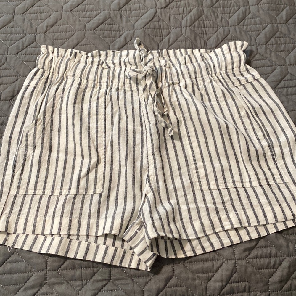 NWT Women’s shorts, cream & black stripe